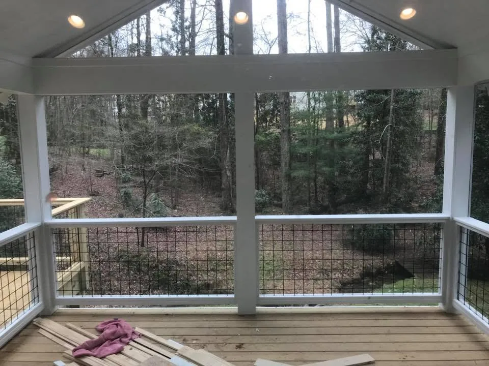 Screened porch with hog wire railing